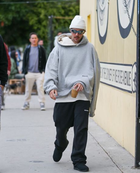 Chanteur américain en sweat a capuche