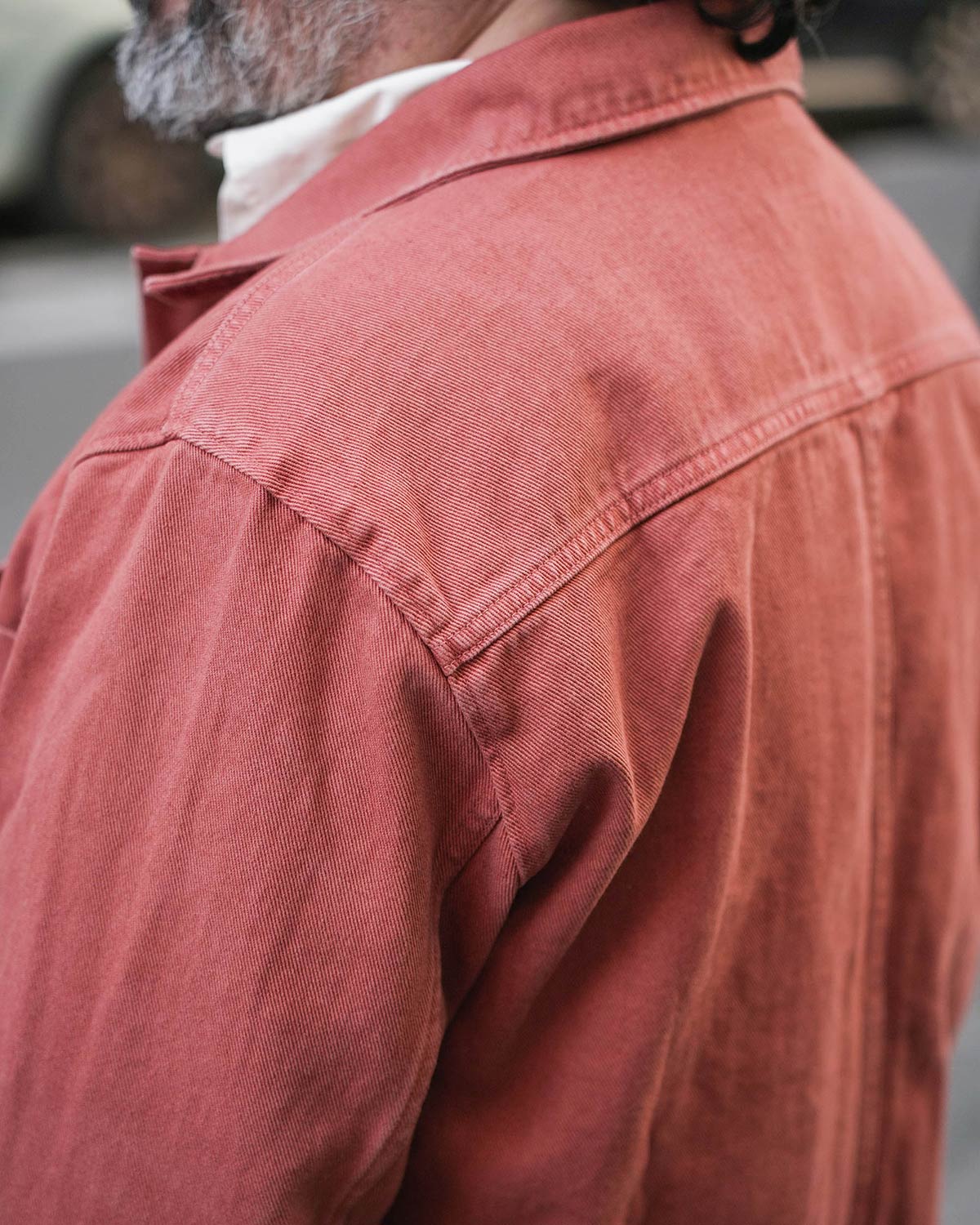 zoom dos veste de travail rouge