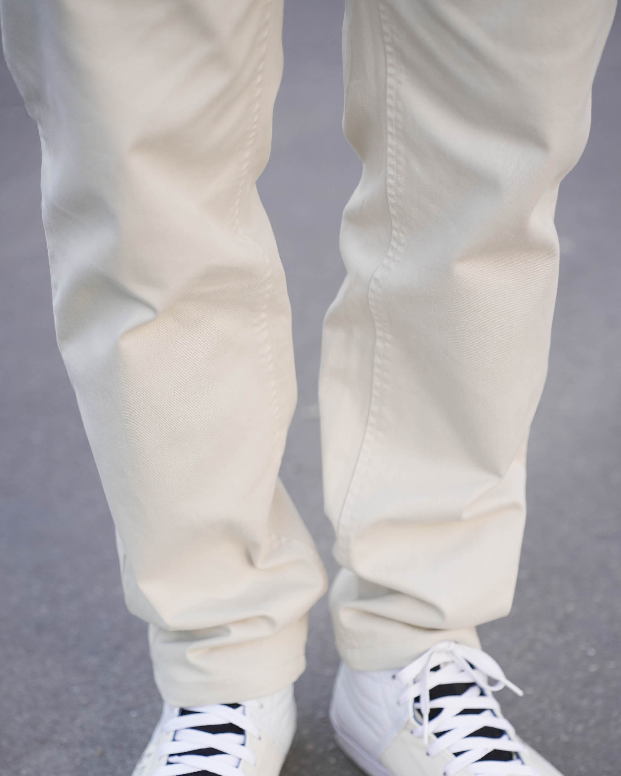 CHINO BEIGE SABLE | VINCE