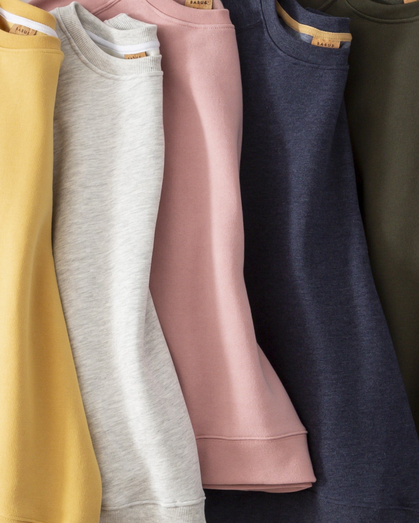 Différentes couleurs de sweats de la collection actuelle