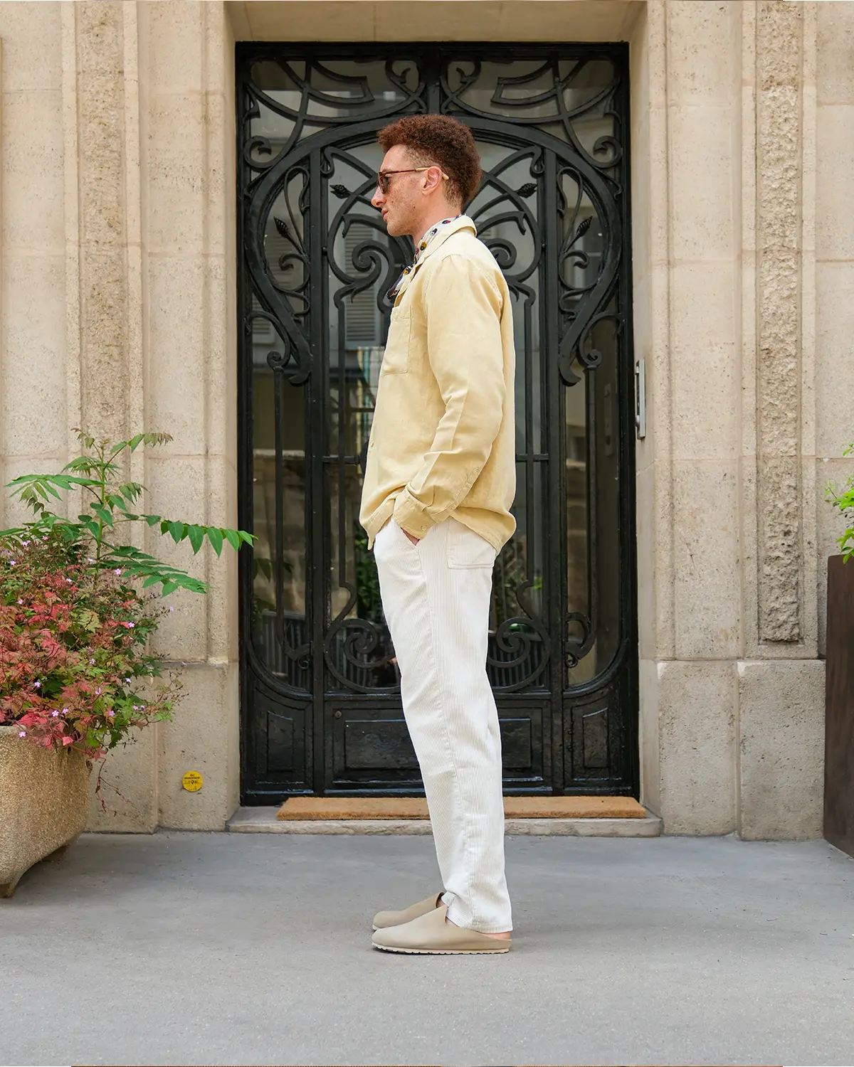 pantalon velours blanc - look de profil