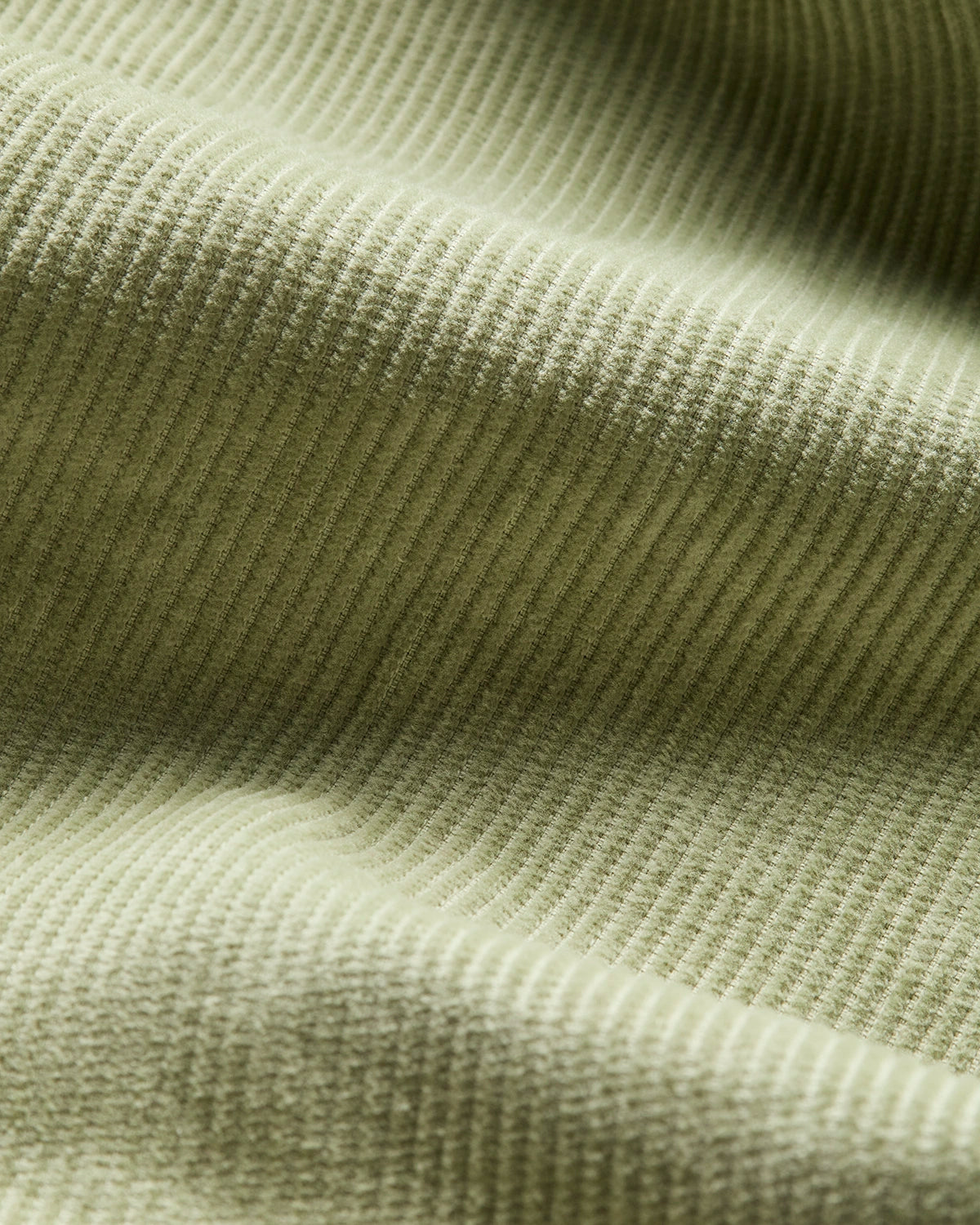 surchemise en velours vert tilleul - focus matière