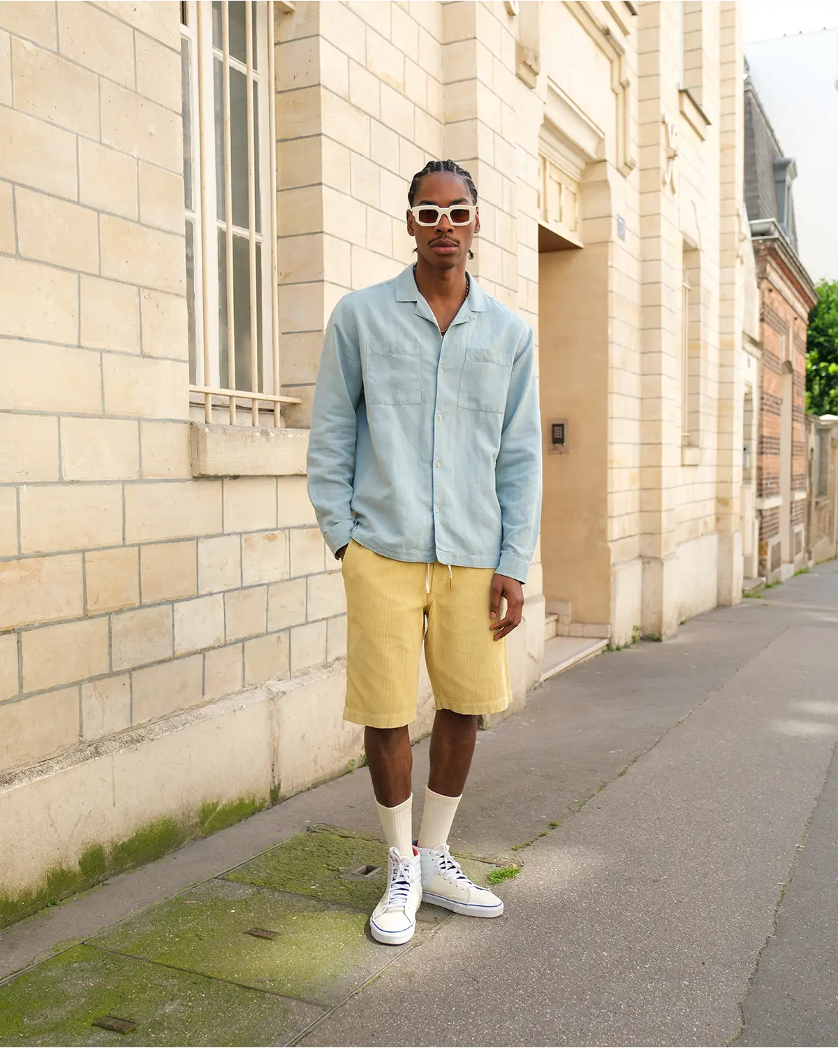 chemise en lin bleu ciel - look