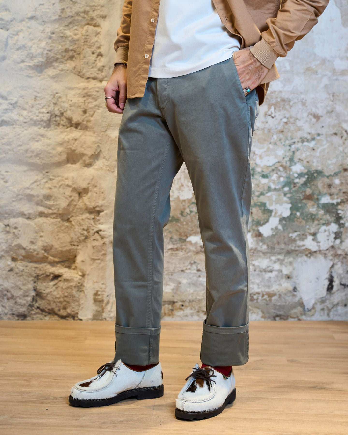 CHINO VERT FUMÉ | VINCE