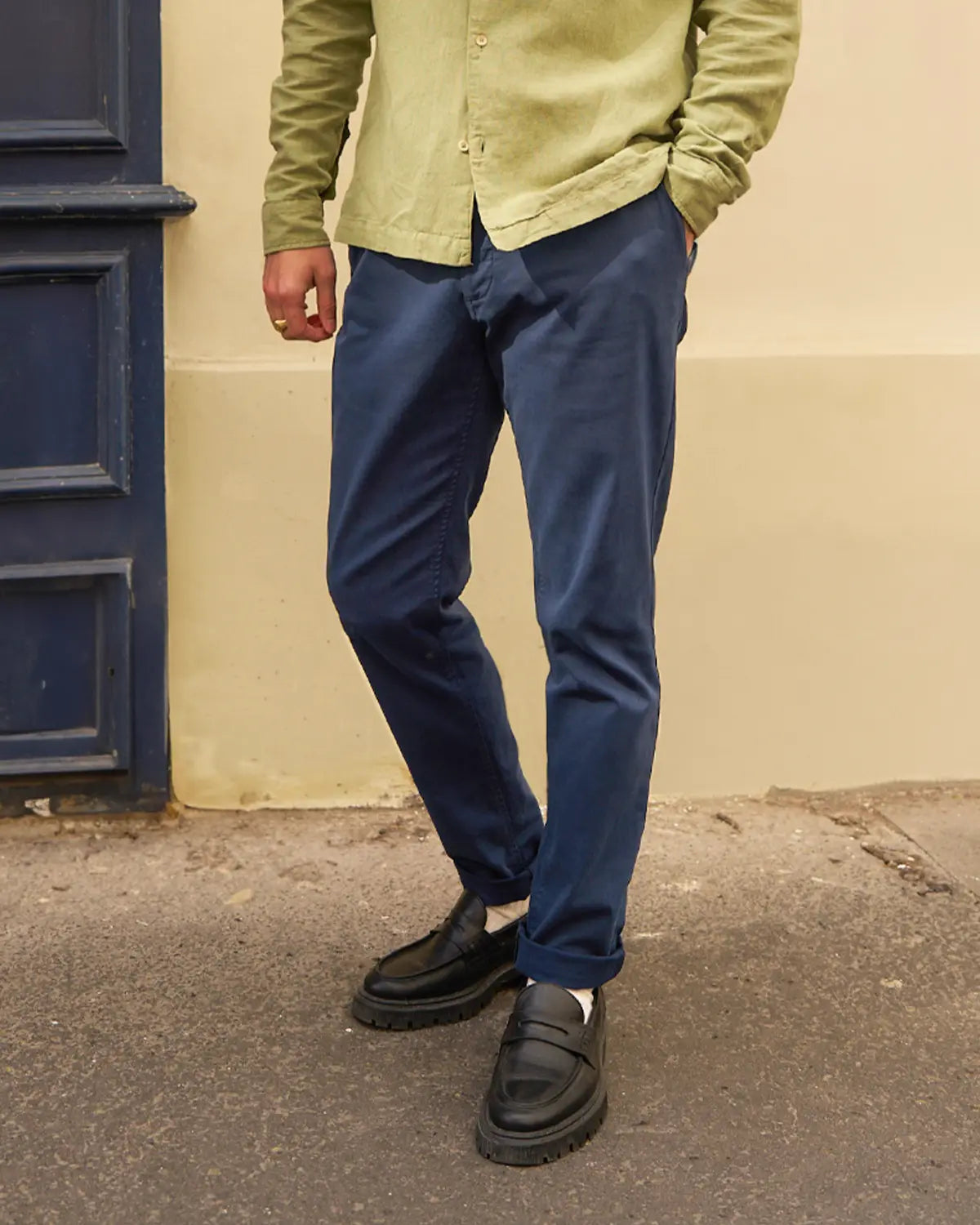 chino en twill bleu marine - focus face