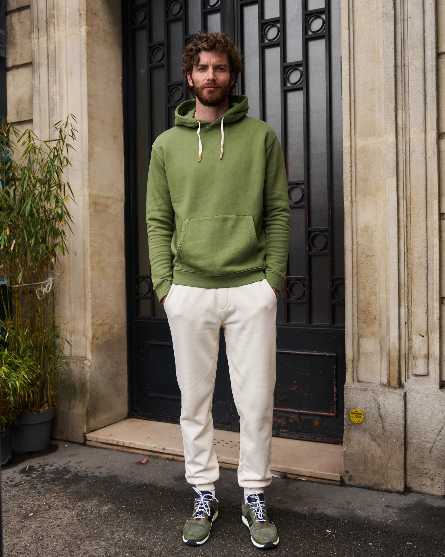 sweatpants blanc cassé - look de face